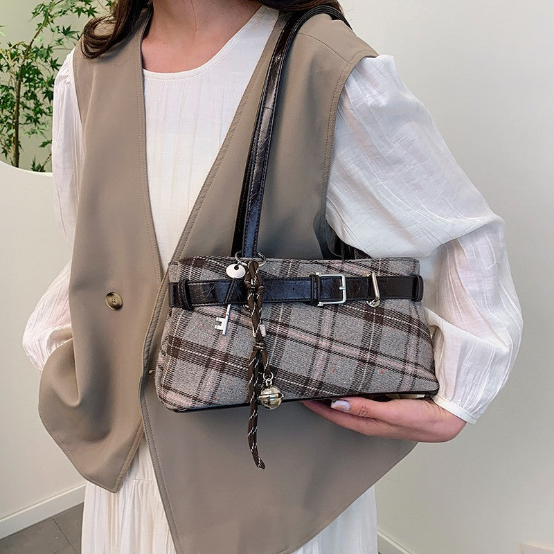 Retrotasche mit Karomuster
