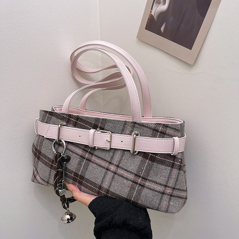 Retrotasche mit Karomuster