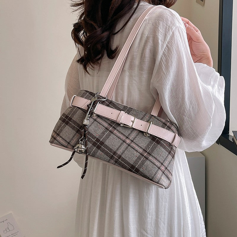 Retrotasche mit Karomuster