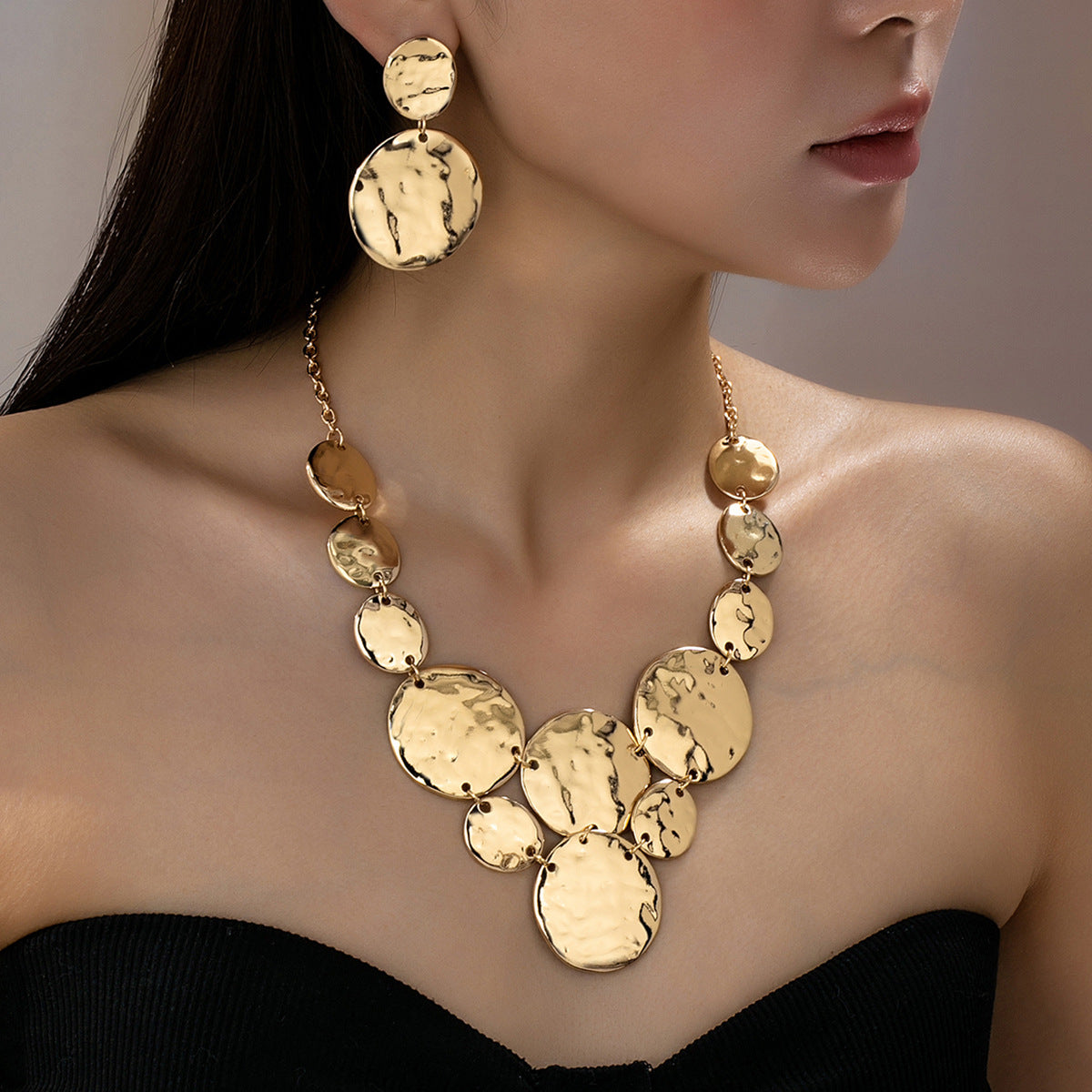 Vintage Hammered Metal Necklace and Earring Set in Gold